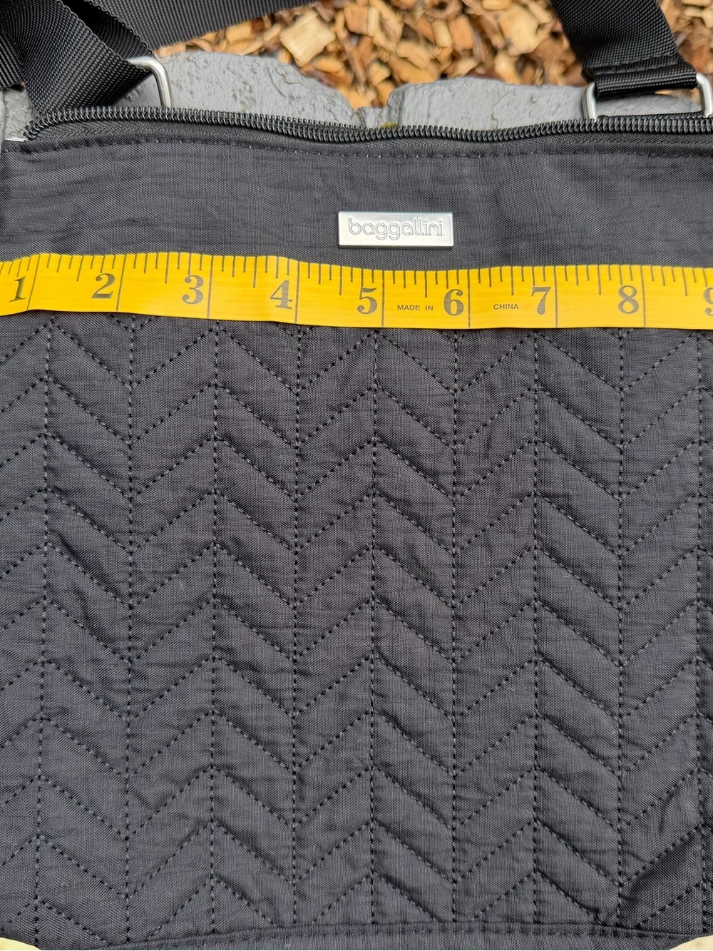 Baggallini Black Quilted Crossbody Shoulder Bag - Picture 3 of 6